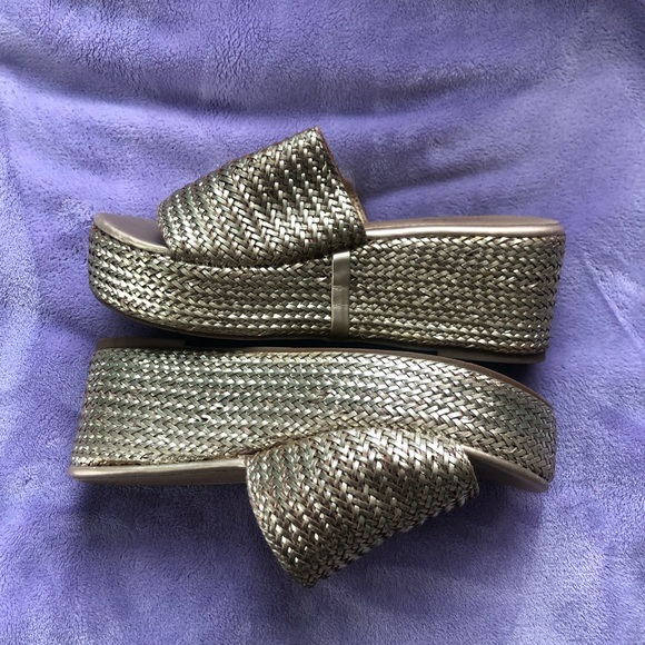 Arula Gold Wide-fit Platform Sandal 8W - Picture 3 of 6